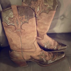 ARIAT Fashion Boots!